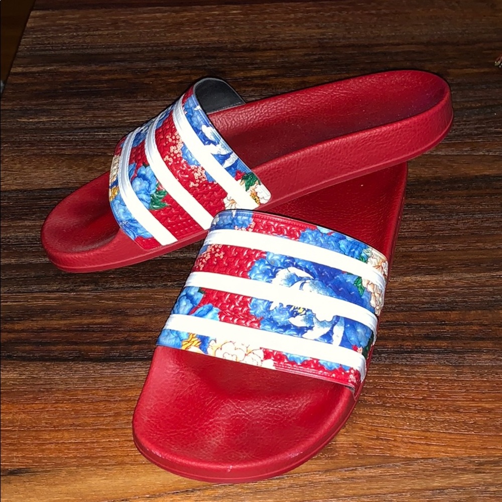 ADIDAS SLIDES